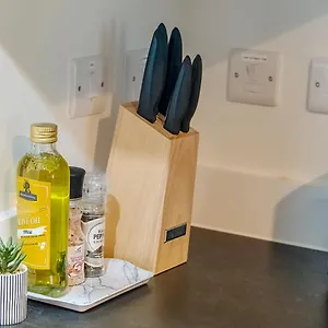 Akugi Homes: Modern Serviced For Apartment Luton (Bedfordshire)